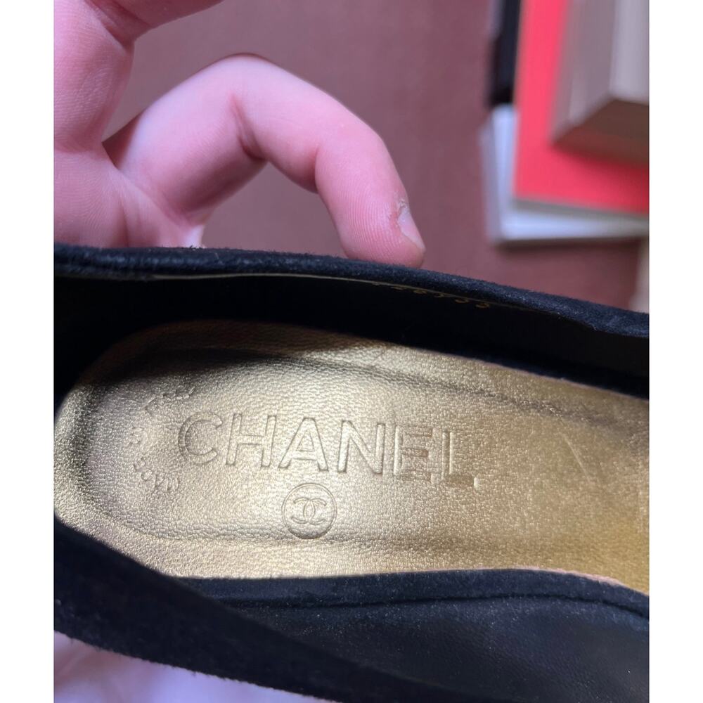 Chanel Black Suede Gold Accent Open Toe Pumps Sz 40 - Picture 5 of 7